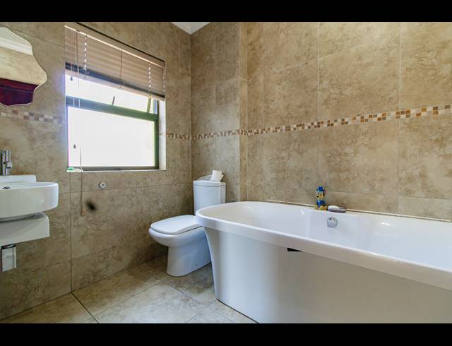 3 BEDROOM CLUSTER FOR SALE IN BASSONIA